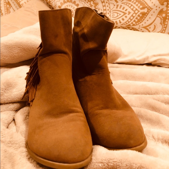 Slouchy fringed booties! - Picture 3 of 3